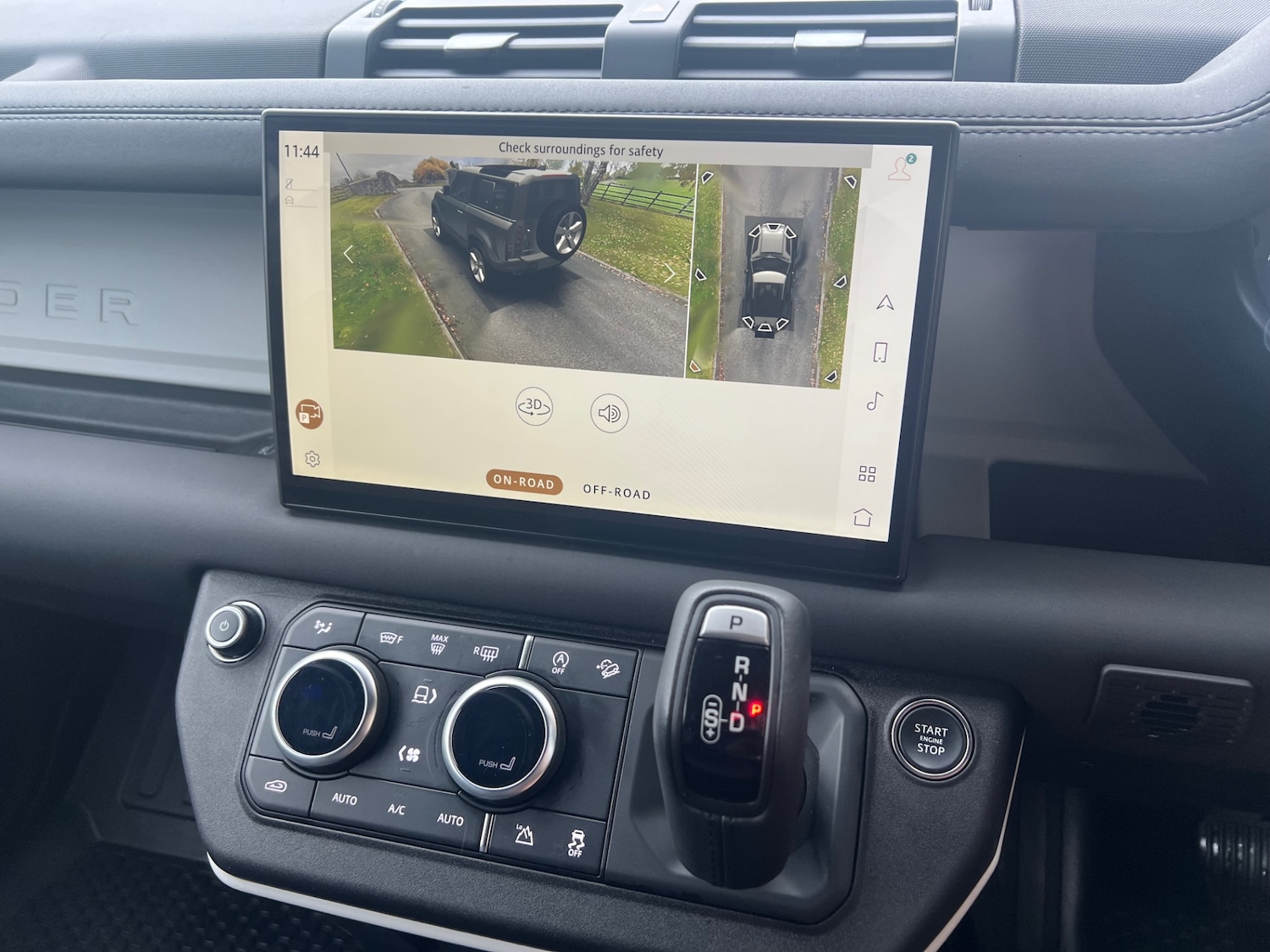 Used Land Rover Defender 2025 for sale - 76358289: Photo 12