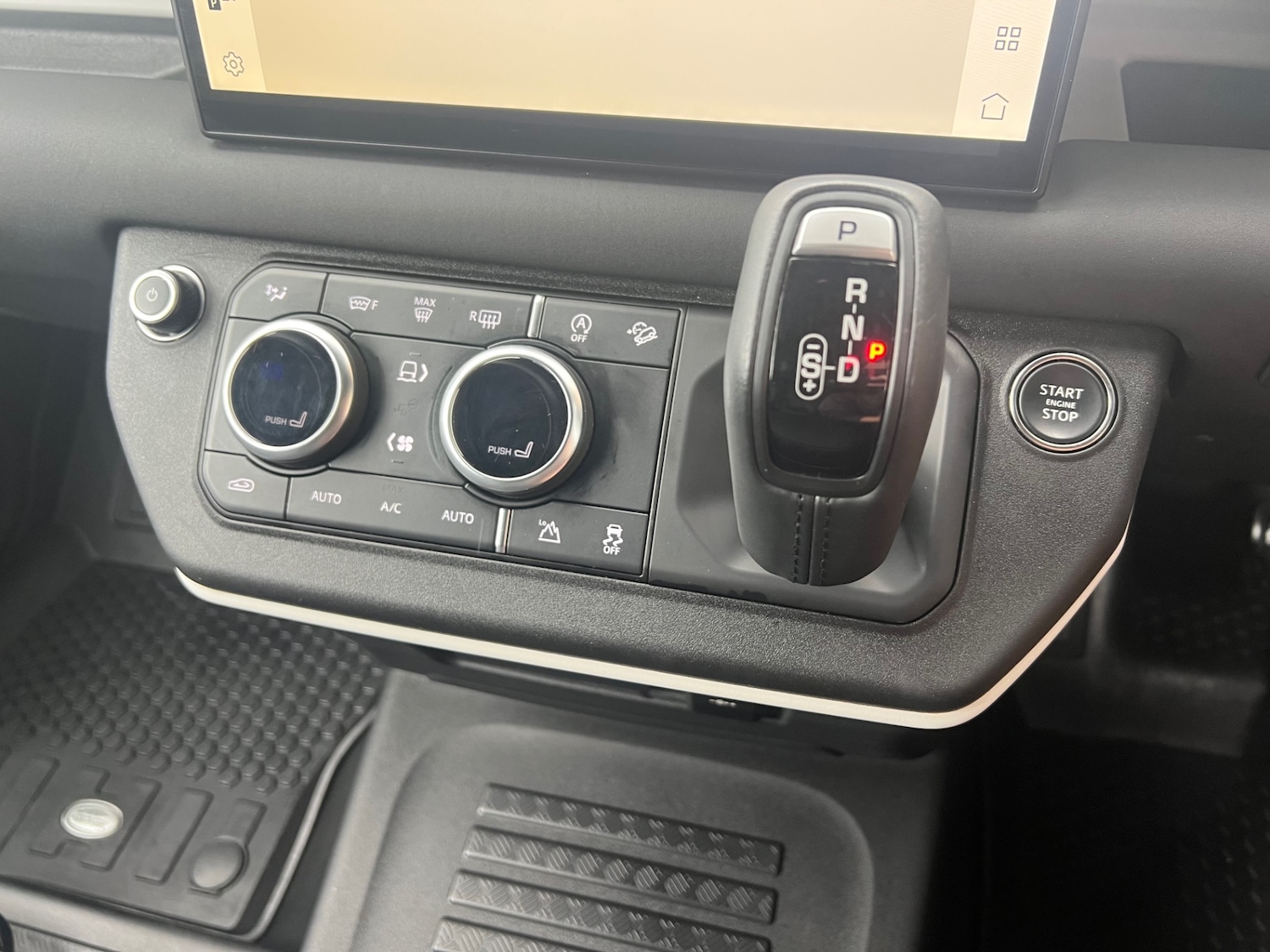 Used Land Rover Defender 2025 for sale - 76358289: Photo 16