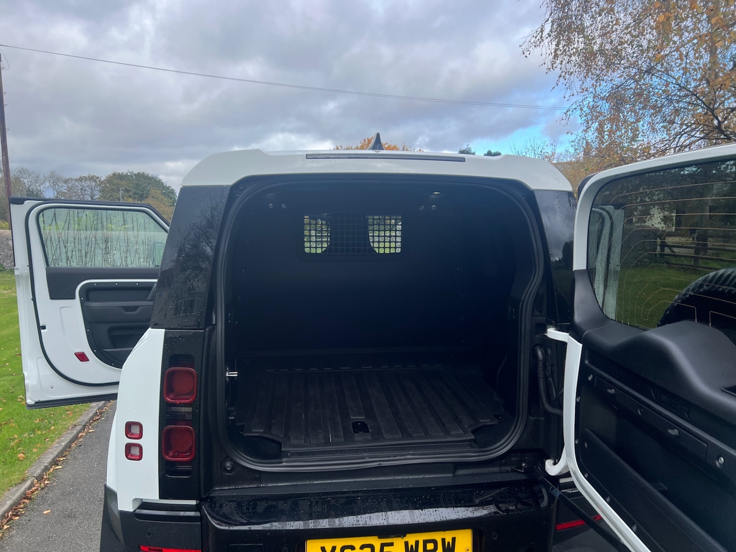 Used Land Rover Defender 2025 for sale - 76358289: Photo 17