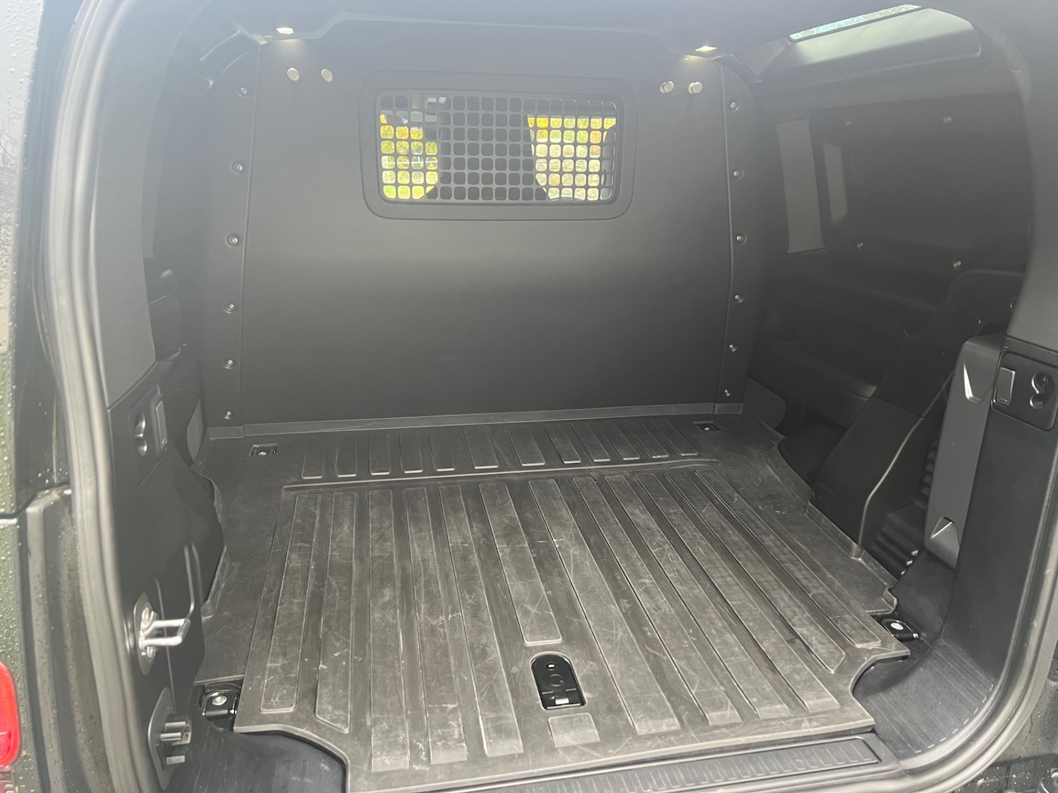 Used Land Rover Defender 2025 for sale - 76358289: Photo 18