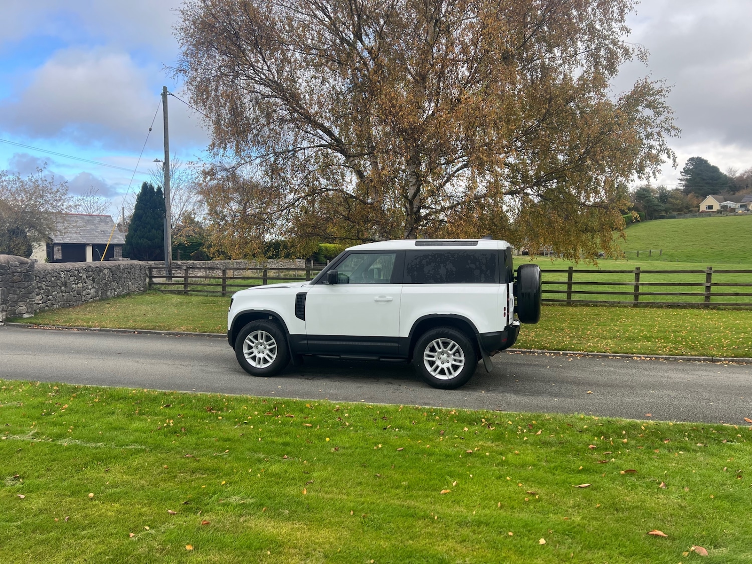 Used Land Rover Defender 2025 for sale - 76358289: Photo 2