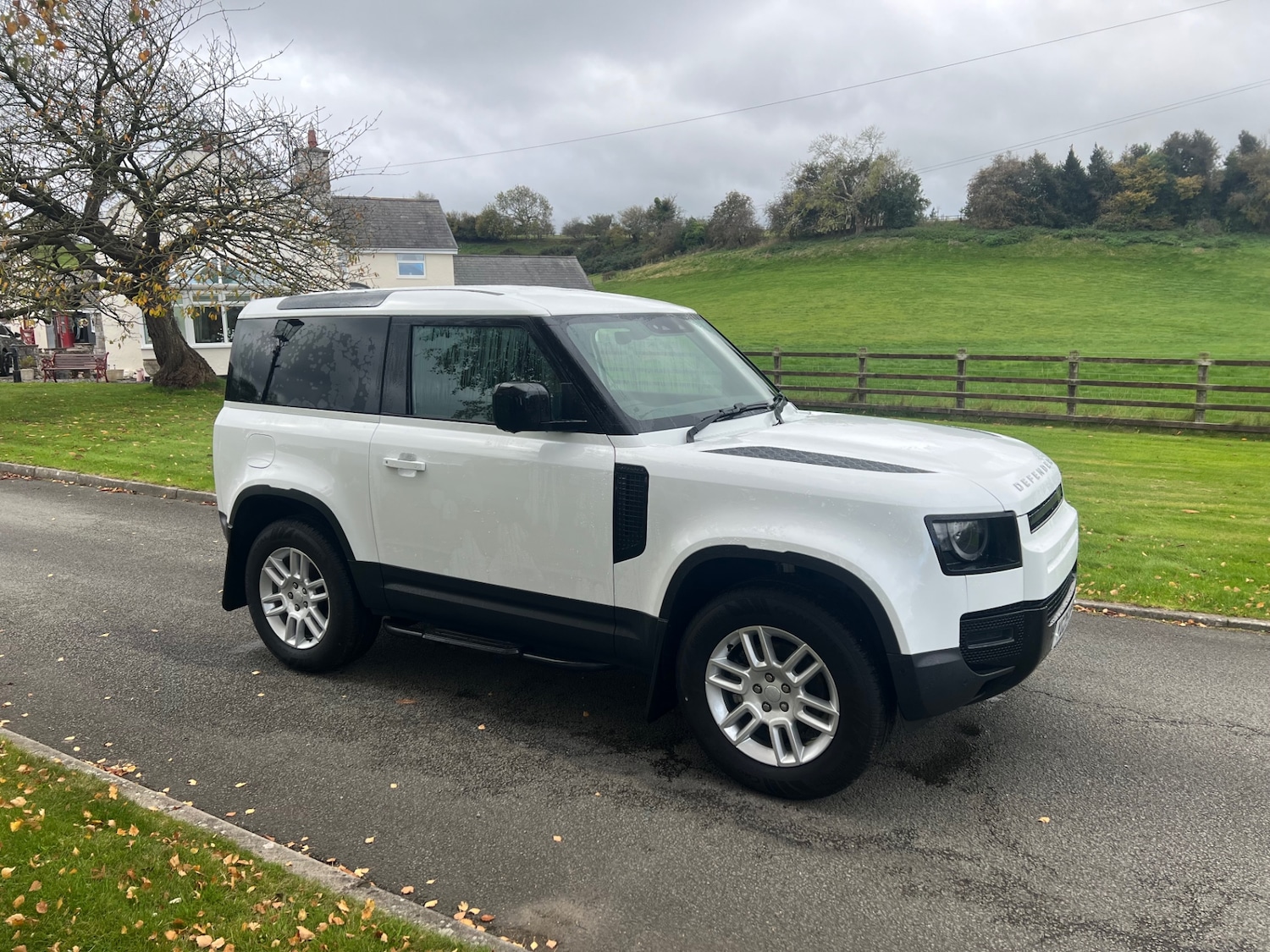 Used Land Rover Defender 2025 for sale - 76358289: Photo 4