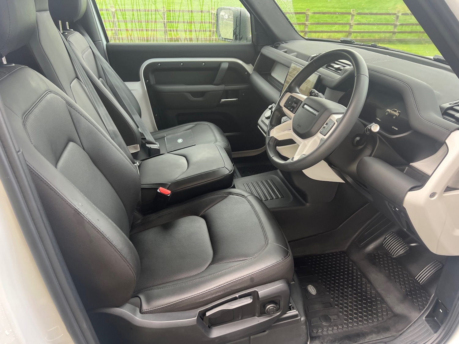 Used Land Rover Defender 2025 for sale - 76358289: Photo 5