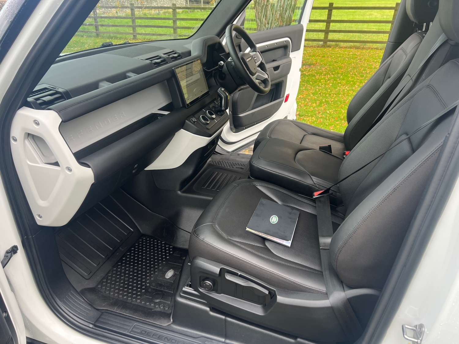 Used Land Rover Defender 2025 for sale - 76358289: Photo 6