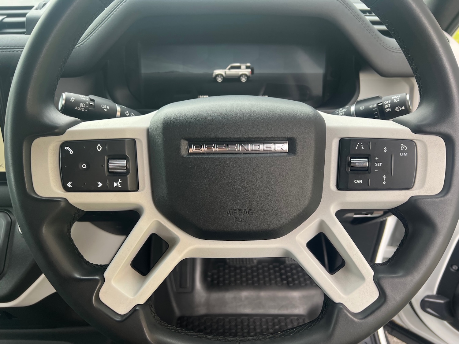 Used Land Rover Defender 2025 for sale - 76358289: Photo 7