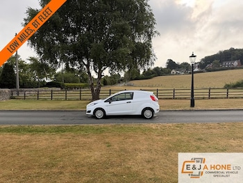 Used Ford Fiesta 2014 for sale - 79436354: Photo