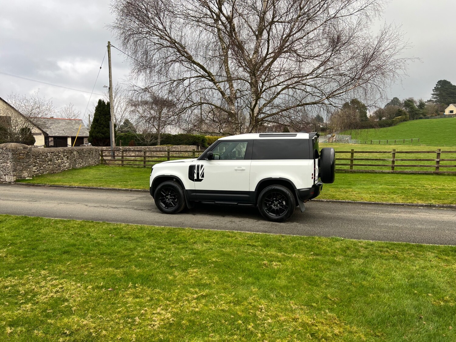 Used Land Rover Defender 2025 for sale - 77804088: Photo 2