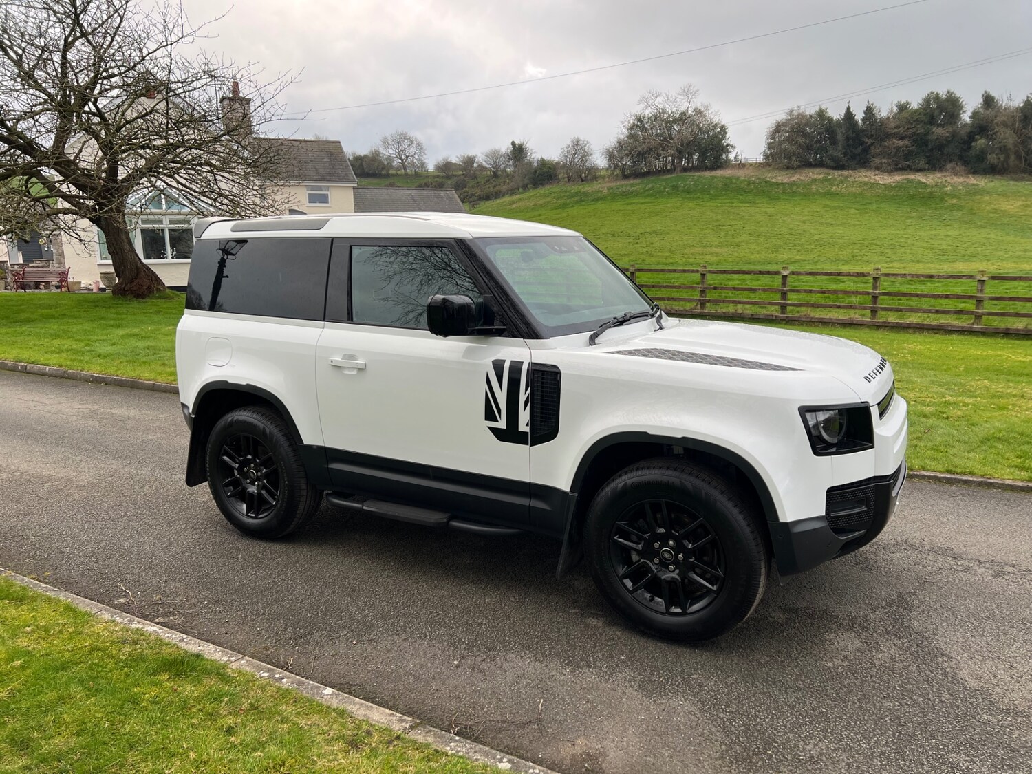 Used Land Rover Defender 2025 for sale - 77804088: Photo 4