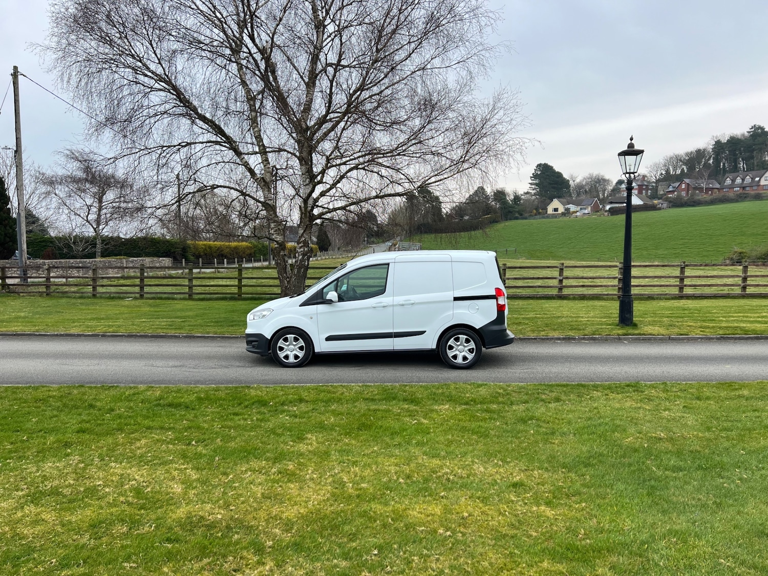 Used Ford Transit Courier 2018 for sale - 77980001: Photo 2