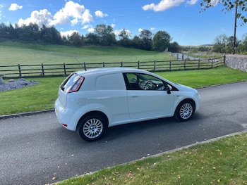 Used Fiat Punto 2014 for sale - 76030888: Photo 3