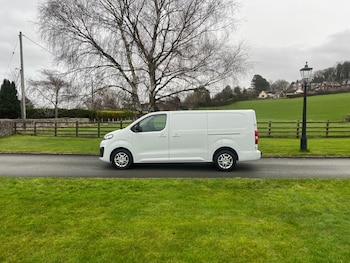 Vauxhall Vivaro feature image