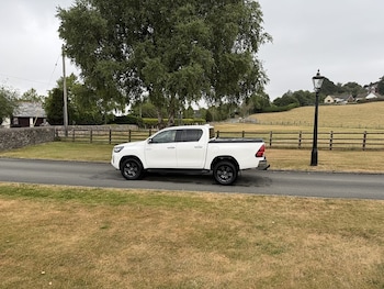 Used Toyota Hilux 2023 for sale - 79436295: Photo