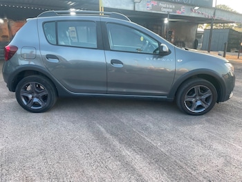 Used Dacia Sandero Stepway 2017 for sale - 79247453: Photo