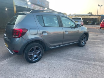 Used Dacia Sandero Stepway 2017 for sale - 79247453: Photo