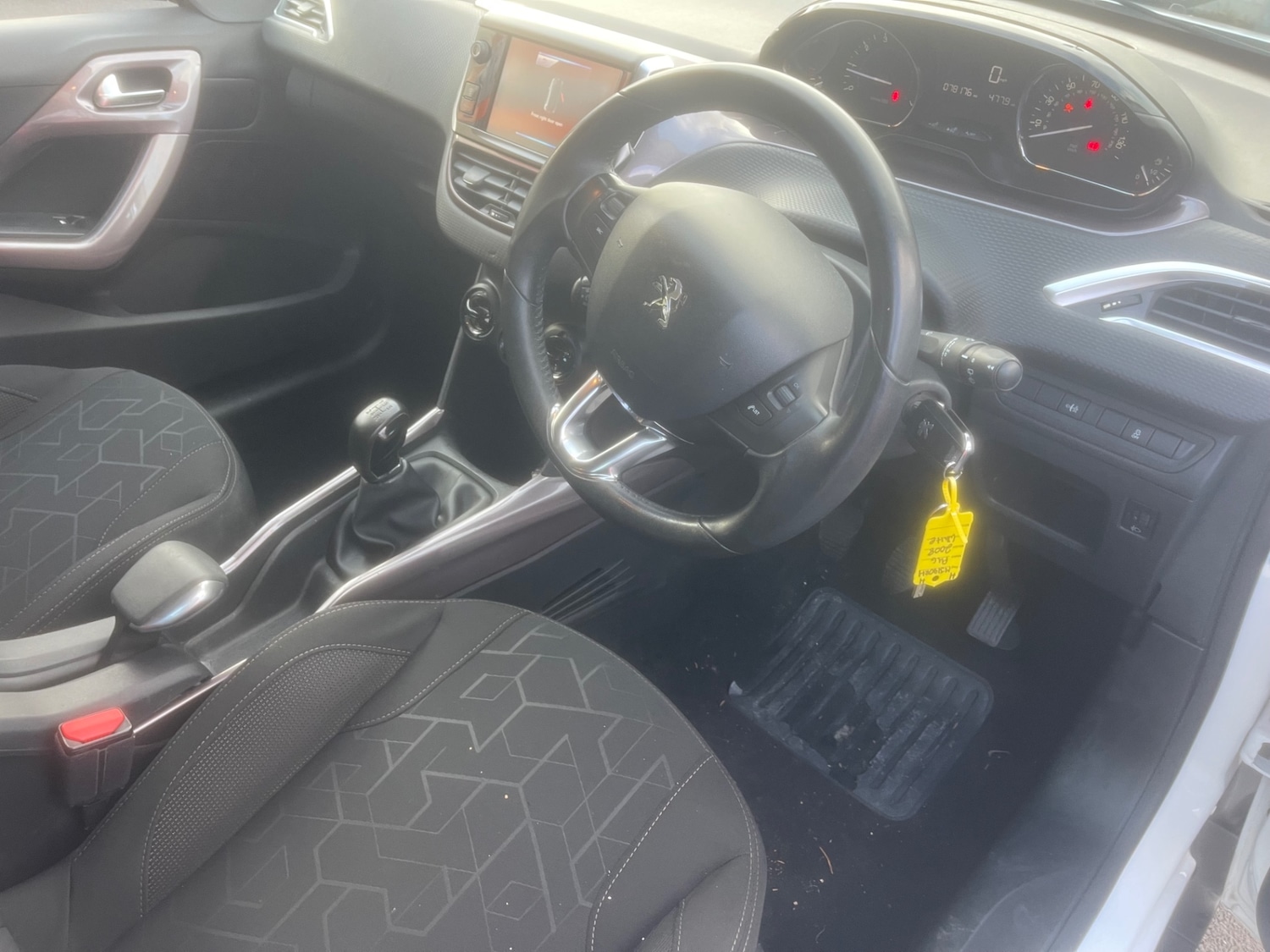 Used Peugeot 2008 2014 for sale - 76439433: Photo 9