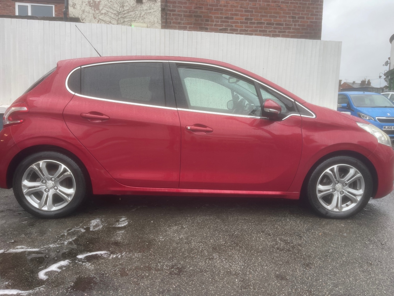 Used Peugeot 208 2013 for sale - 76559597: Photo 2