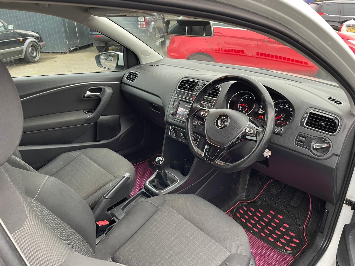 Used Volkswagen Polo 2015 for sale - 77630744: Photo 8