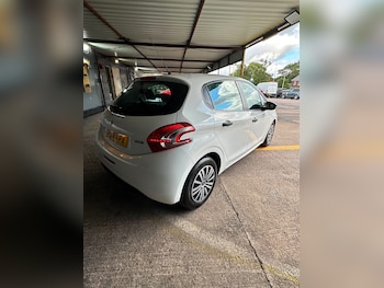 Used Peugeot 208 2014 for sale - 79430429: Photo