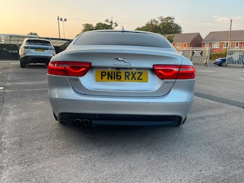 Used Jaguar XE 2016 for sale - 79247449: Photo