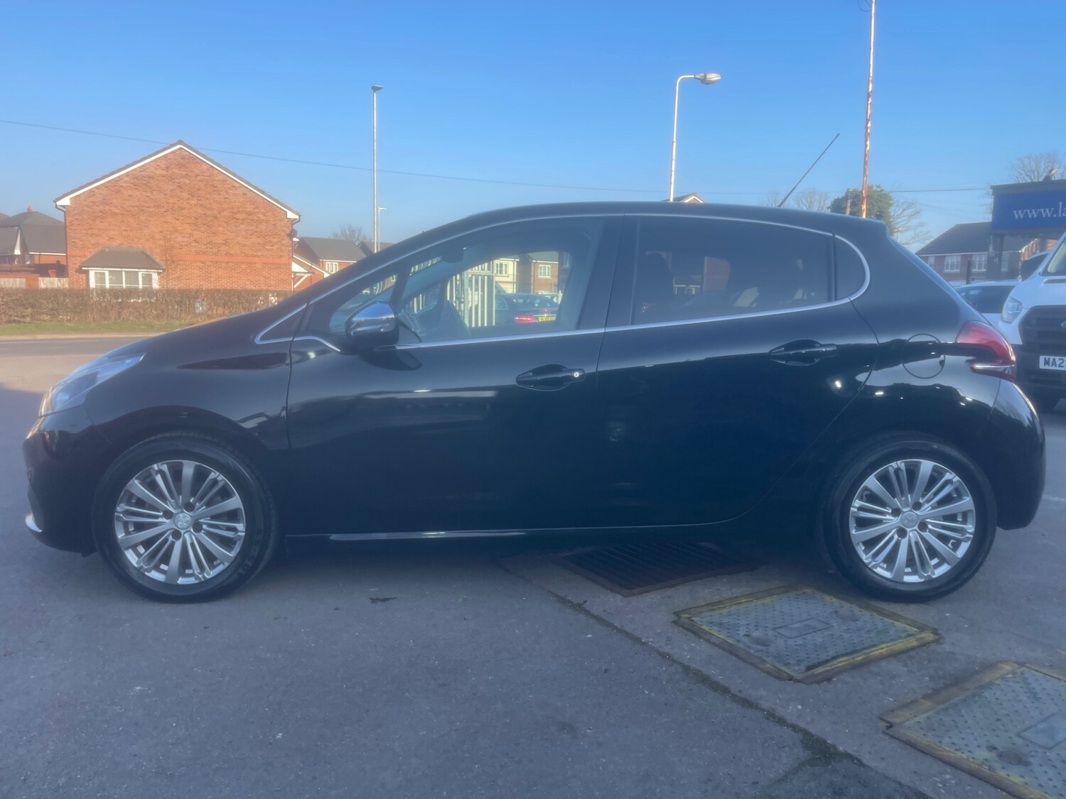 Used Peugeot 208 2017 for sale - 77759095: Photo 6