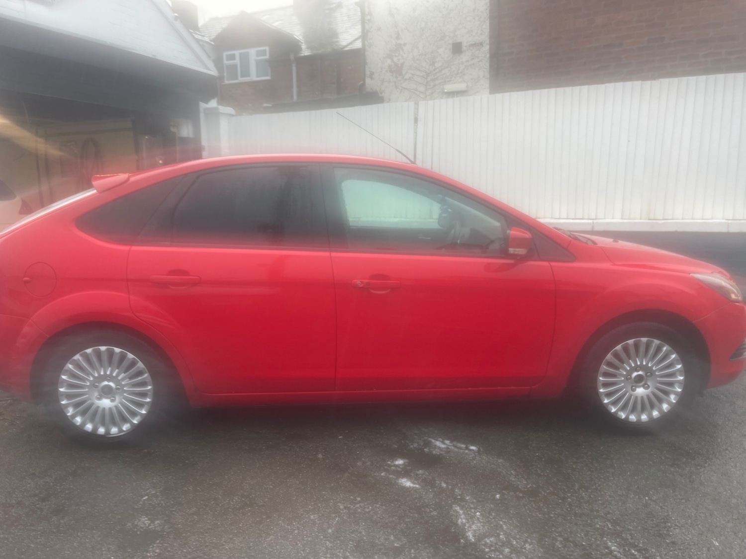Used Ford Focus 2010 for sale - 76835028: Photo 2