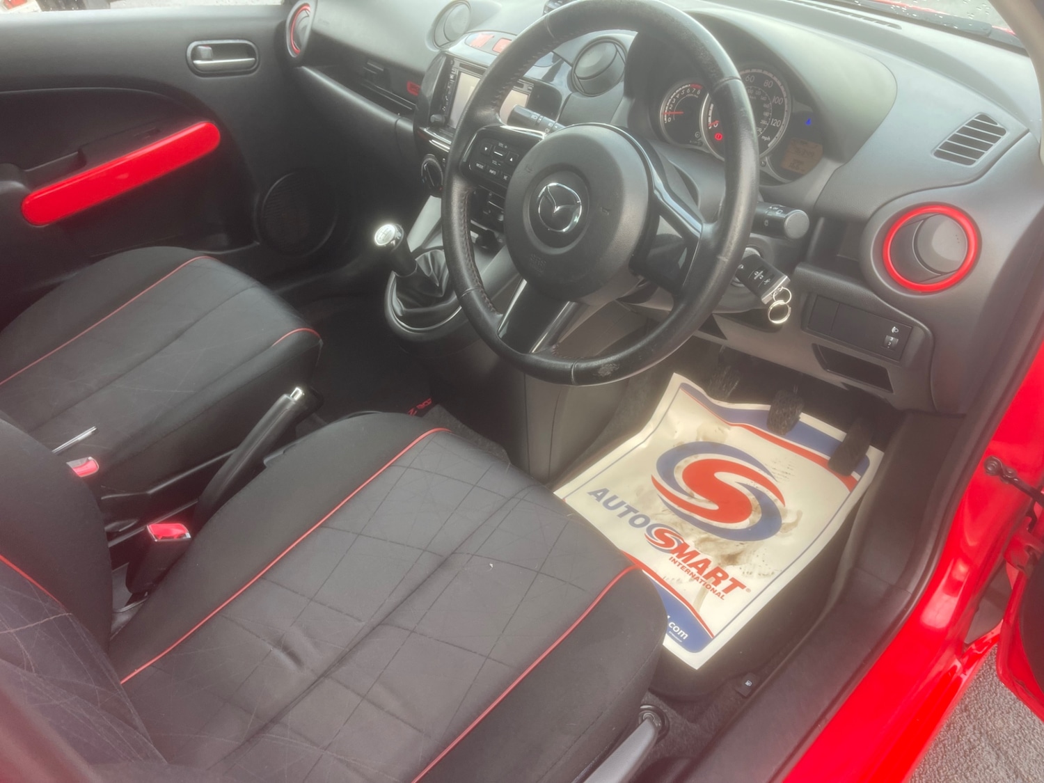 Used Mazda Mazda2 2014 for sale - 77649875: Photo 9