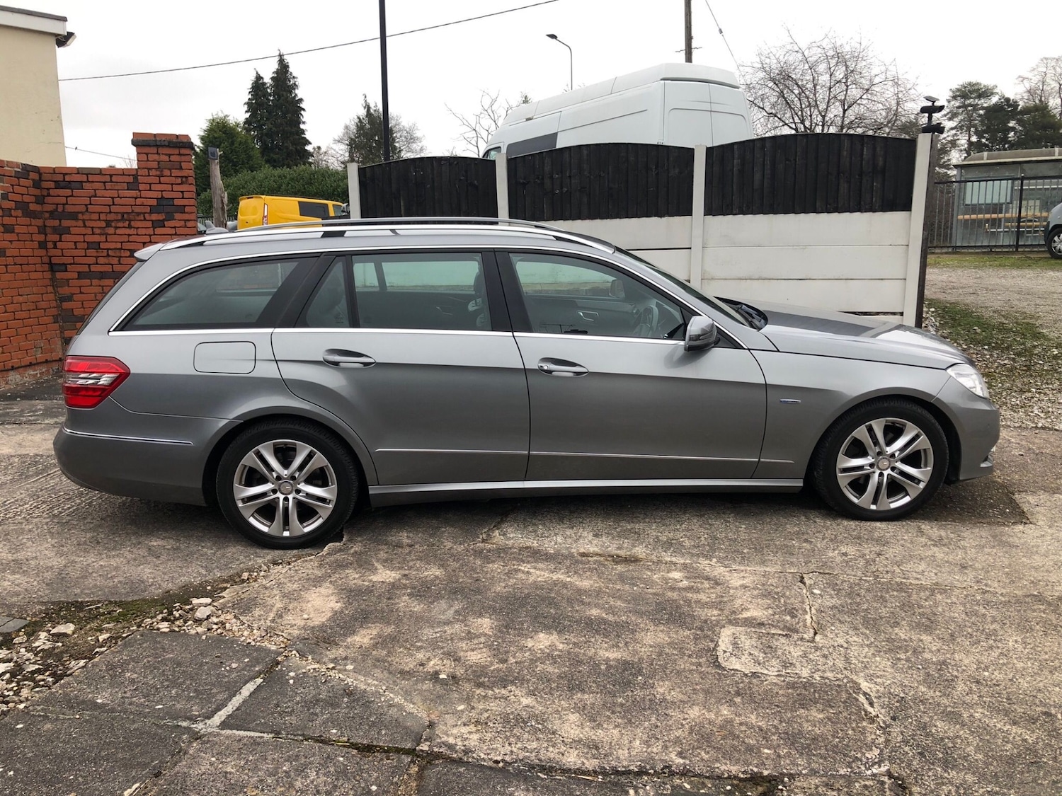 Used Mercedes-Benz E Class 2012 for sale - 77378991: Photo 2