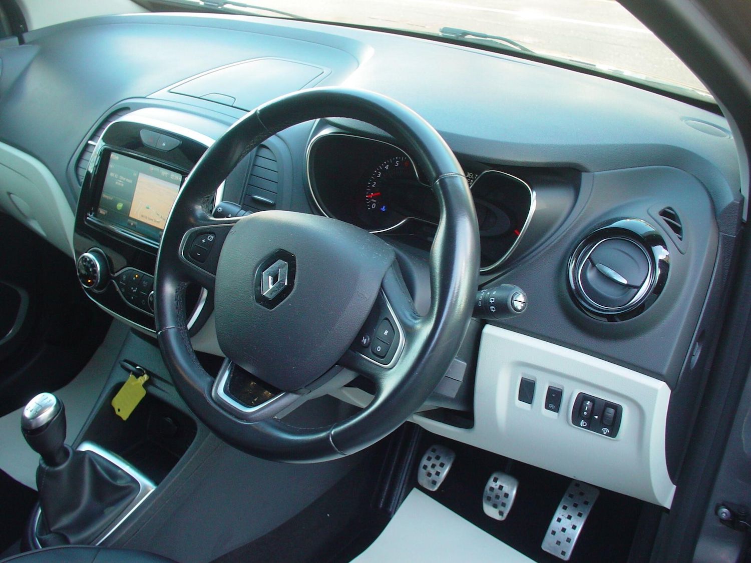 Used Renault Captur for sale - 77823591: Photo 23