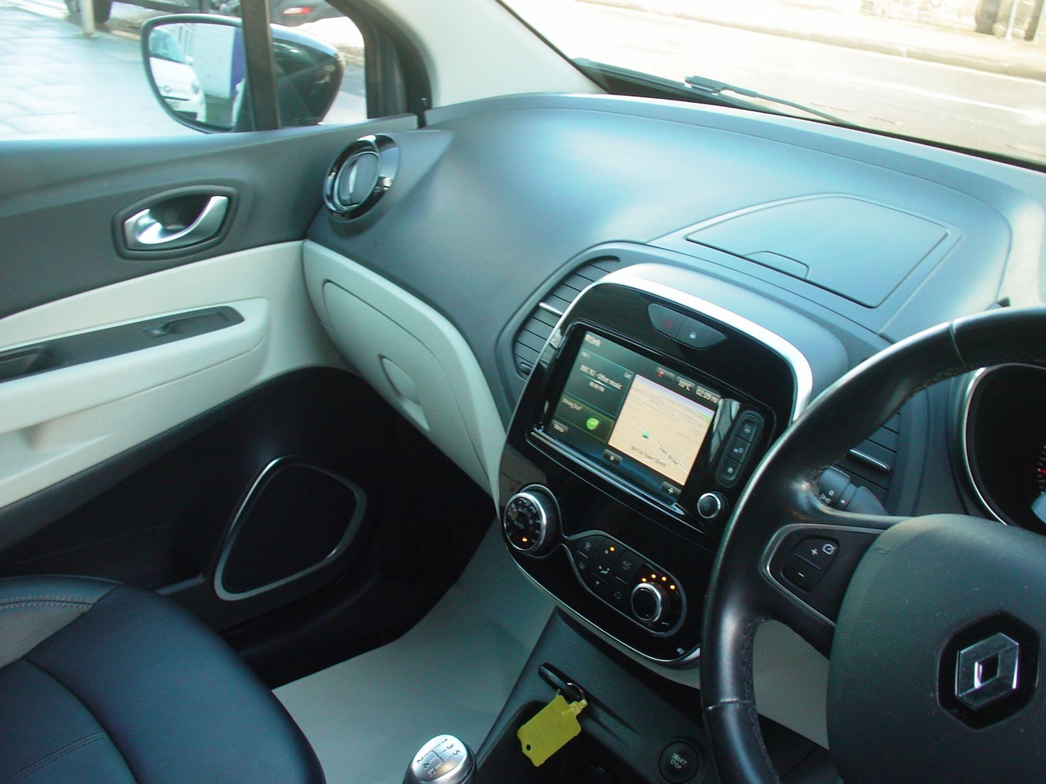 Used Renault Captur for sale - 77823591: Photo 24