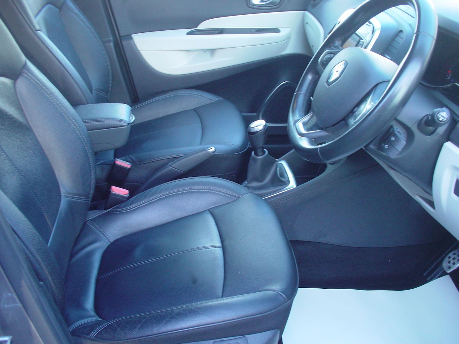 Used Renault Captur for sale - 77823591: Photo 25