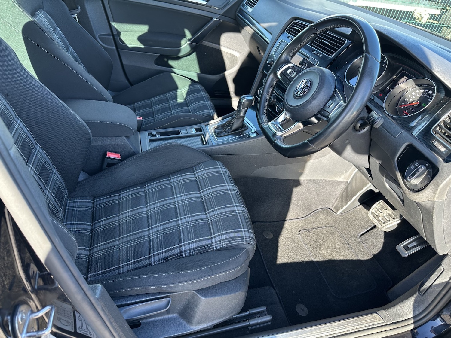 Used Volkswagen Golf 2016 for sale - 77438425: Photo 2