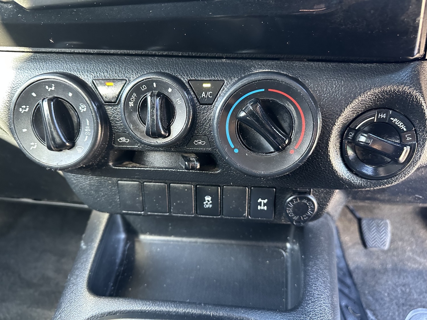 Used Toyota Hilux 2018 for sale - 77465044: Photo 15