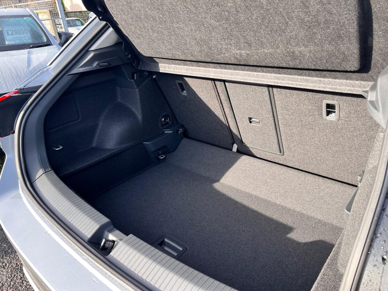 Used Volkswagen T-Roc 2025 for sale - 76366527: Photo 21