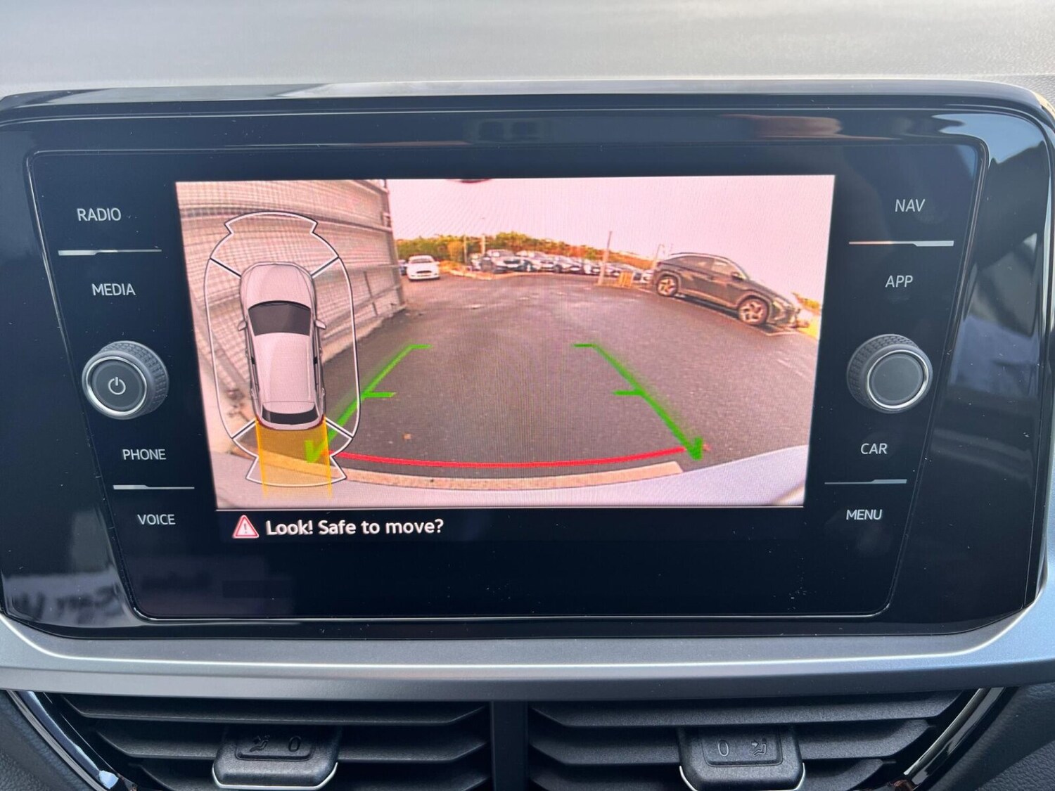 Used Volkswagen T-Roc 2025 for sale - 76366527: Photo 6