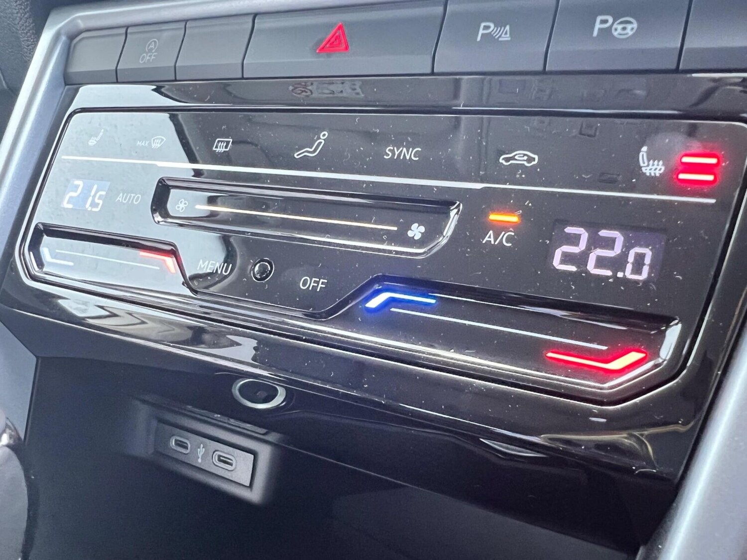 Used Volkswagen T-Roc 2025 for sale - 76366527: Photo 9