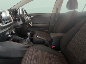 Used Kia Stonic 2022 for sale - 79083040: Photo