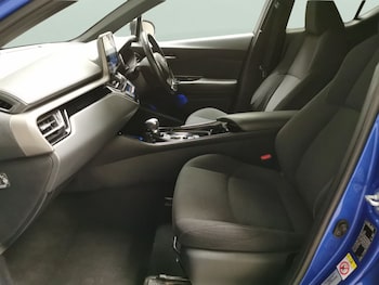 Used Toyota C-HR 2019 for sale - 79486385: Photo