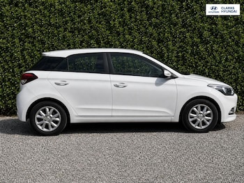 Used Hyundai i20 2018 for sale - 79047123: Photo