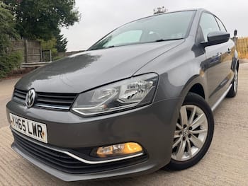 Used Volkswagen Polo 2015 for sale - 79655436: Photo