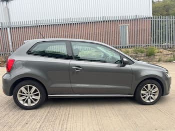 Used Volkswagen Polo 2015 for sale - 79655436: Photo
