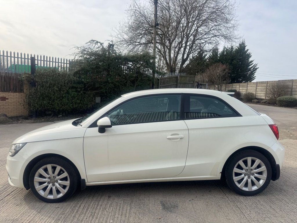 Used Audi A1 2011 for sale - 77765200: Photo 2