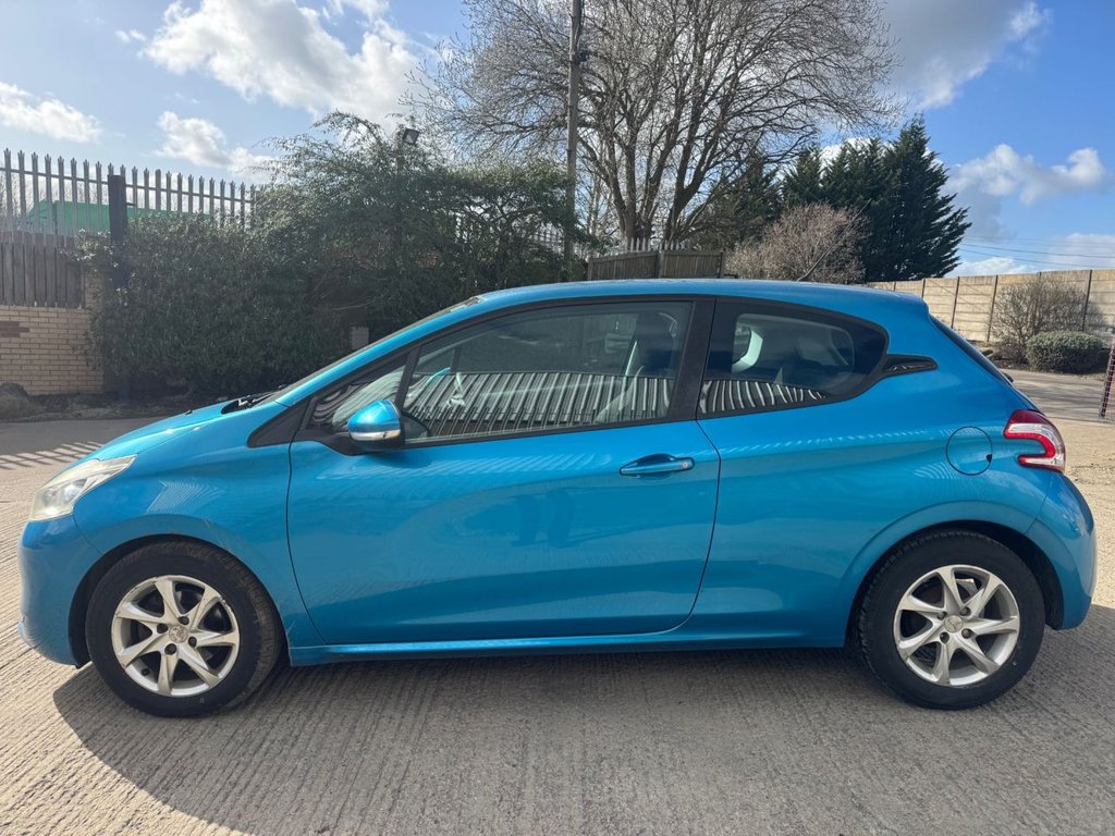 Used Peugeot 208 2013 for sale - 77835528: Photo 2