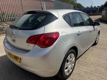Used Vauxhall Astra 2010 for sale - 75585549: Photo