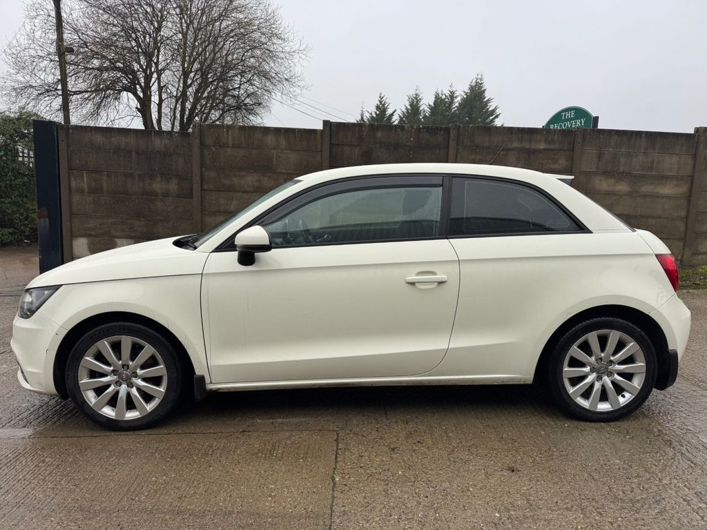 Used Audi A1 2011 for sale - 77437067: Photo 2