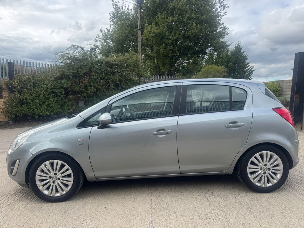 Used Vauxhall Corsa 2011 for sale - 76535554: Photo 2