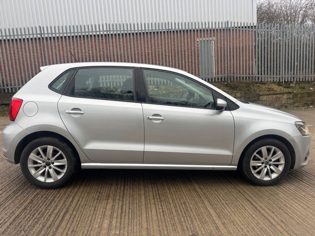 Used Volkswagen Polo 2015 for sale - 77413469: Photo 2