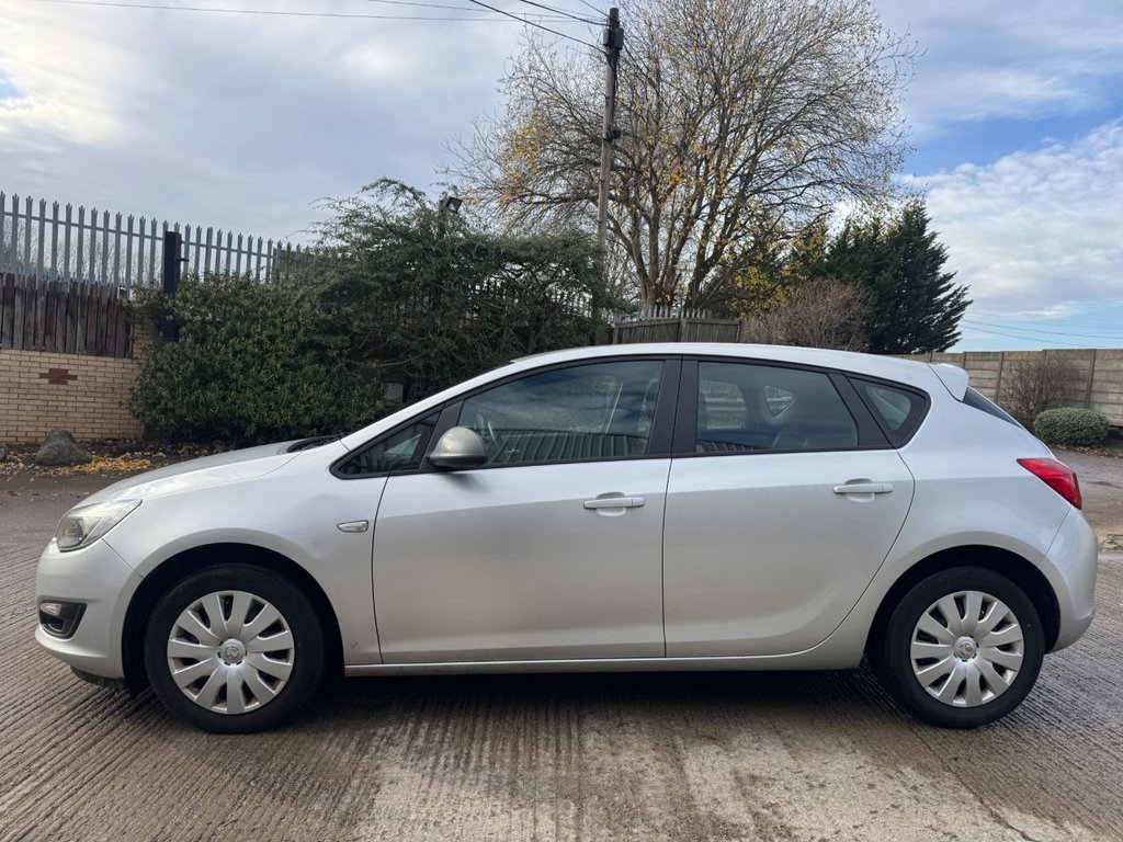 Used Vauxhall Astra 2013 for sale - 76883418: Photo 2