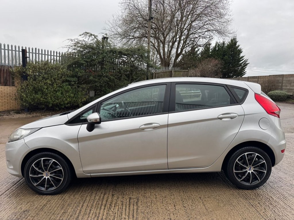 Used Ford Fiesta 2011 for sale - 77200132: Photo 2