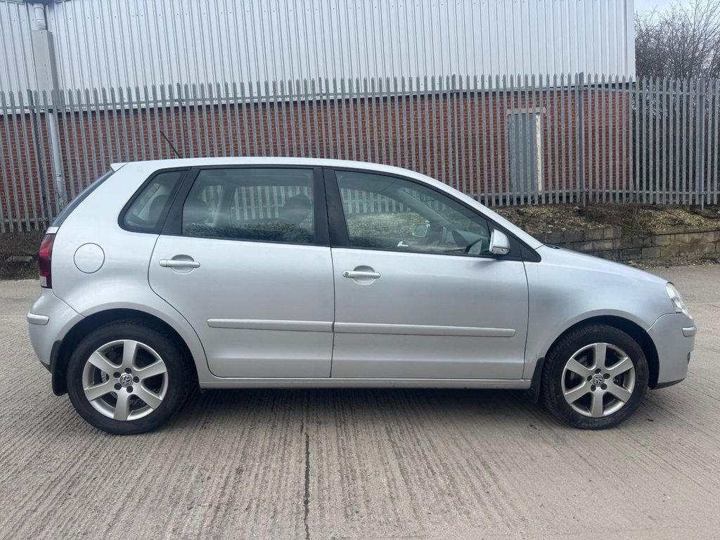 Used Volkswagen Polo 2009 for sale - 77263411: Photo 2