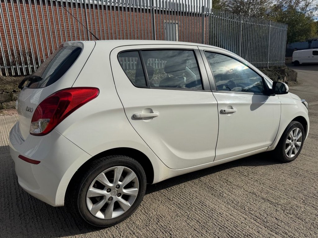 Used Hyundai i20 2014 for sale - 76367680: Photo 10